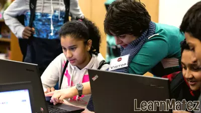 Innovative Approaches for Educators: Integrating AI into Classroom Learning